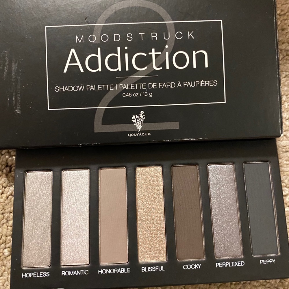 Younique Shadow Palette #2.